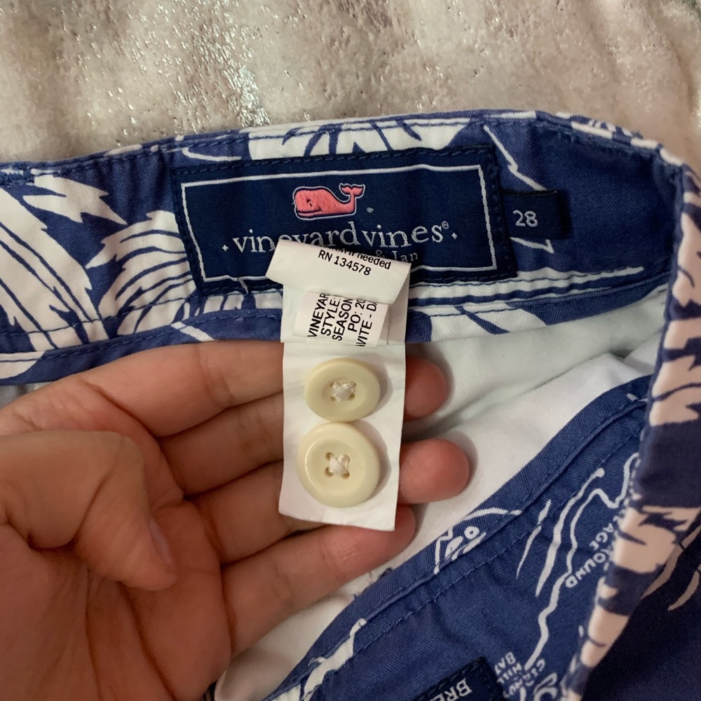 Vineyard Vines Hawaiian Theme Shorts - Picture 2 of 5